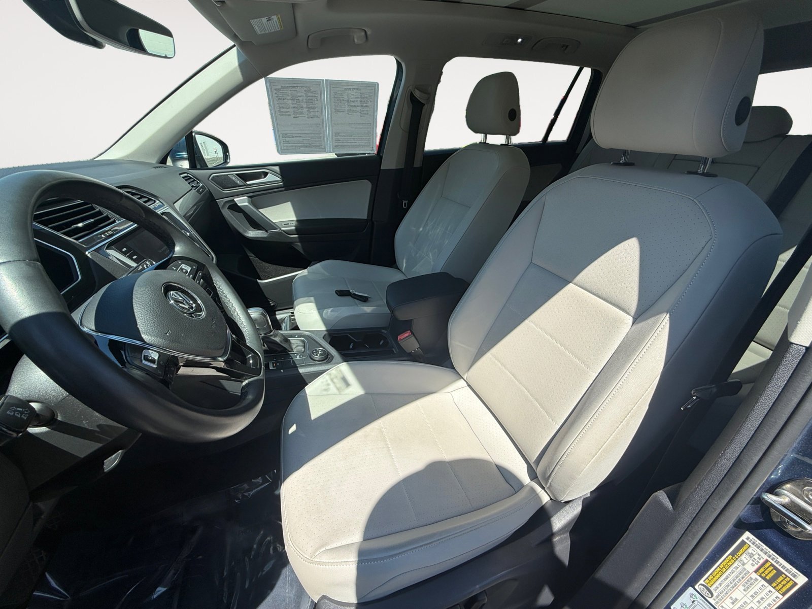 2020 Volkswagen Tiguan SEL photo 9
