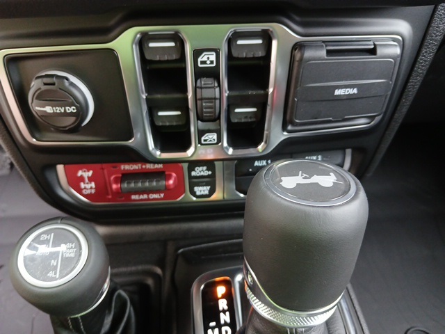 2025 Jeep Wrangler Rubicon X photo 41