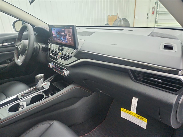 2025 Nissan Altima 2.5 SR photo 35