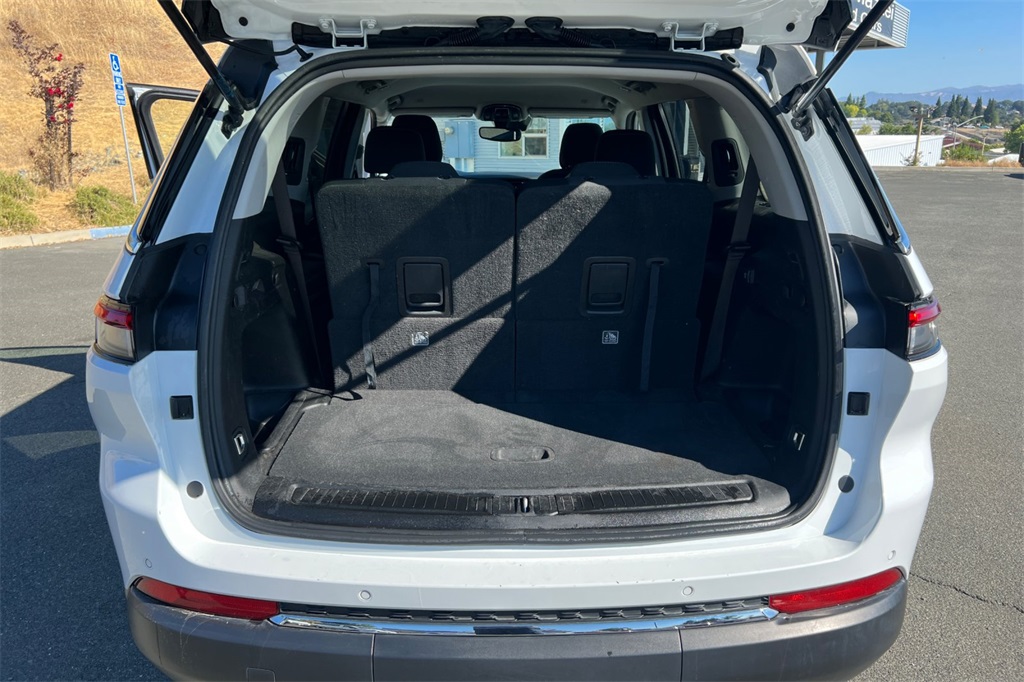2023 Jeep Grand Cherokee Laredo photo 17