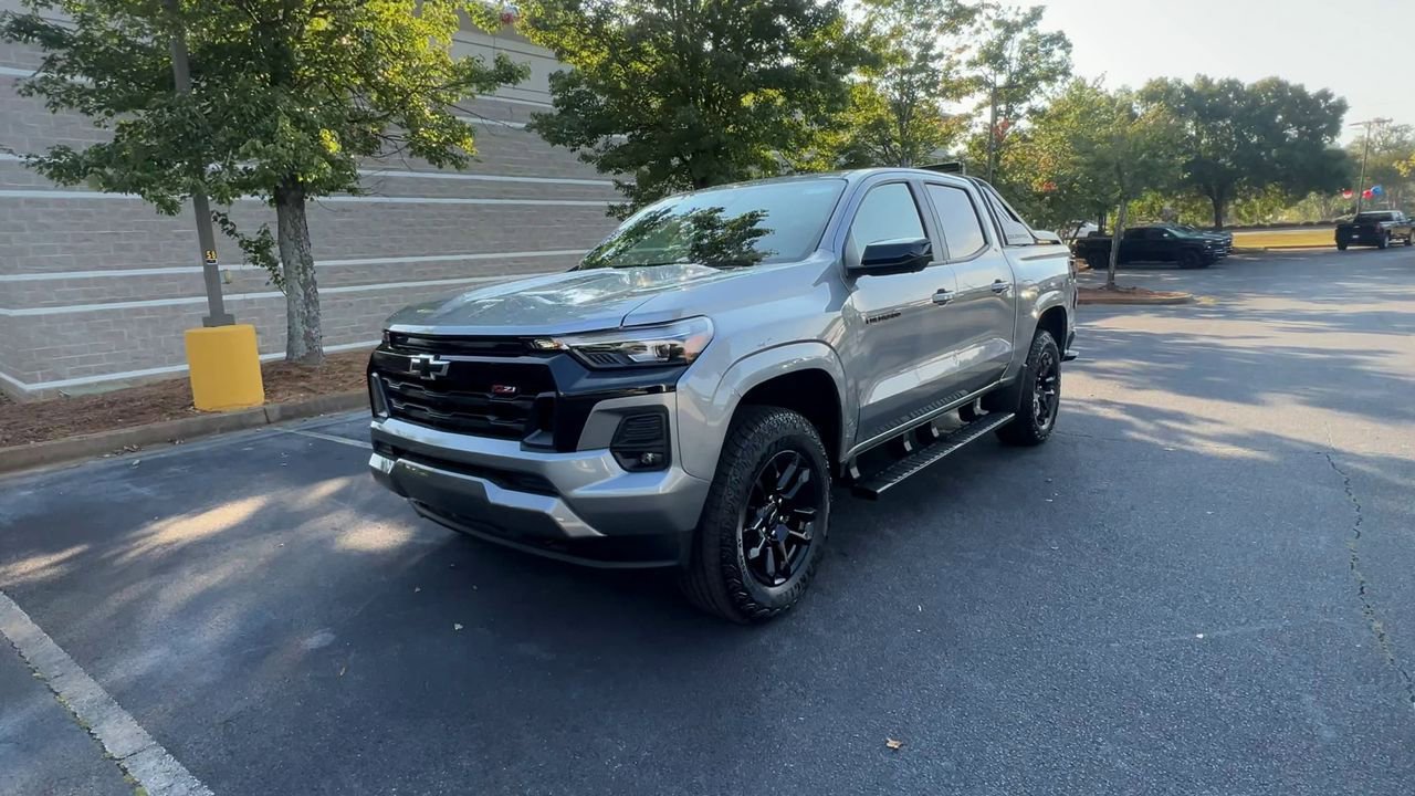 2025 Chevrolet Colorado Z71 photo 3