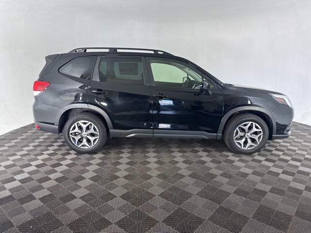 2022 Subaru Forester Premium photo 4