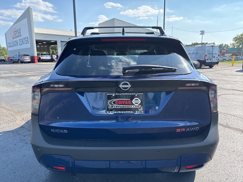 2026 Nissan Kicks SR photo 4