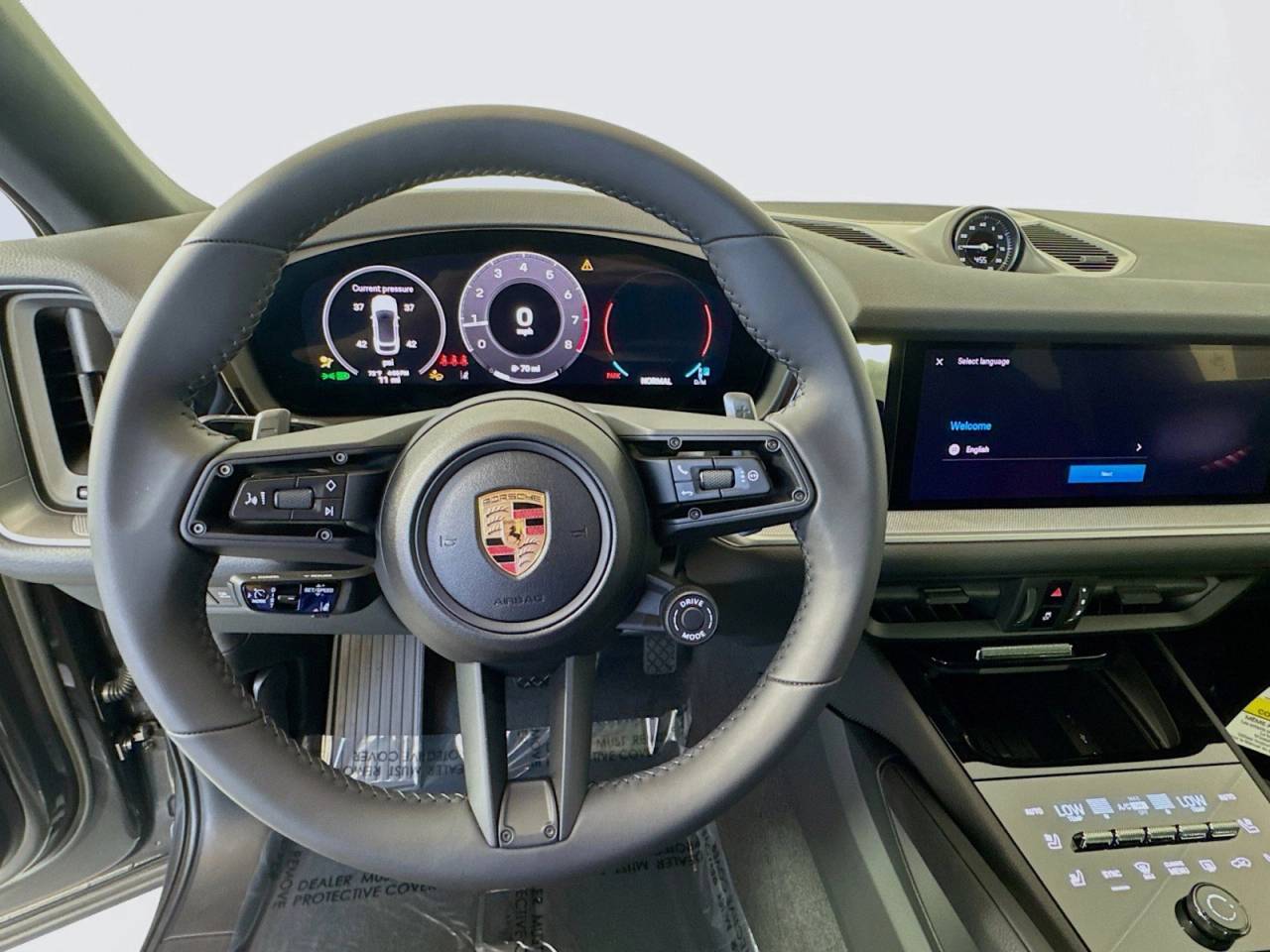 2025 Porsche Cayenne photo 13