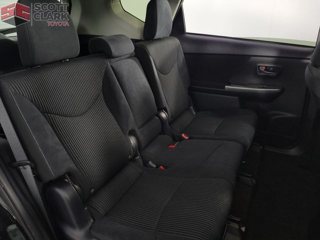 2017 Toyota Prius V Three photo 13