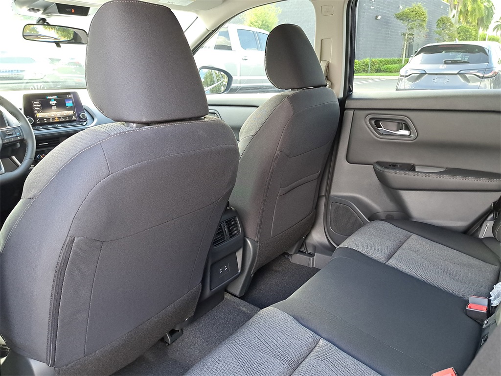 2026 Nissan Rogue SV photo 11