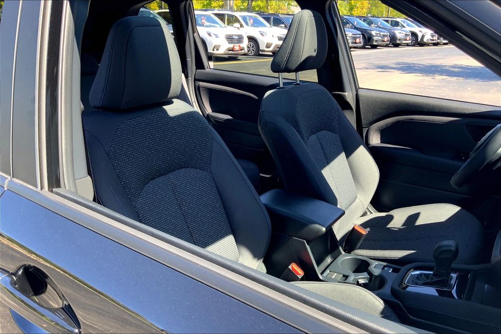 2025 Subaru Forester Premium photo 5