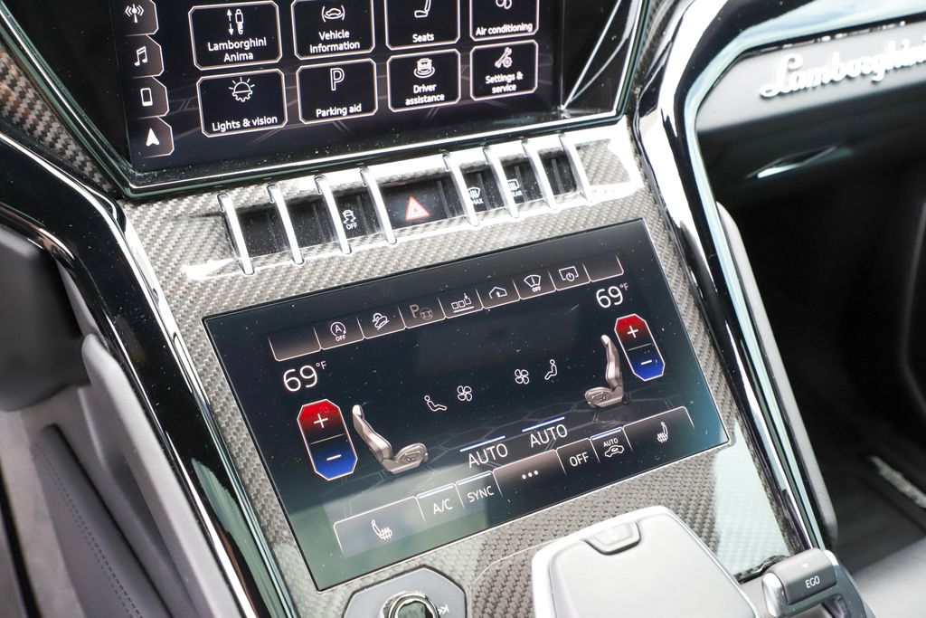 2021 Lamborghini Urus photo 32