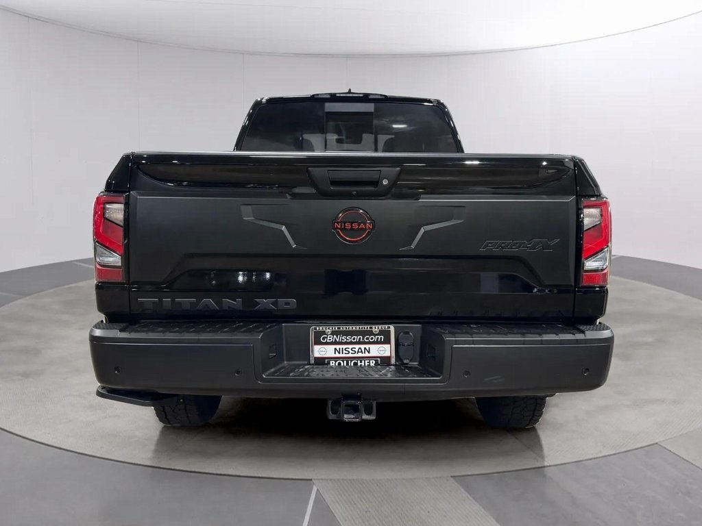 2024 Nissan Titan Crew Cab photo 5