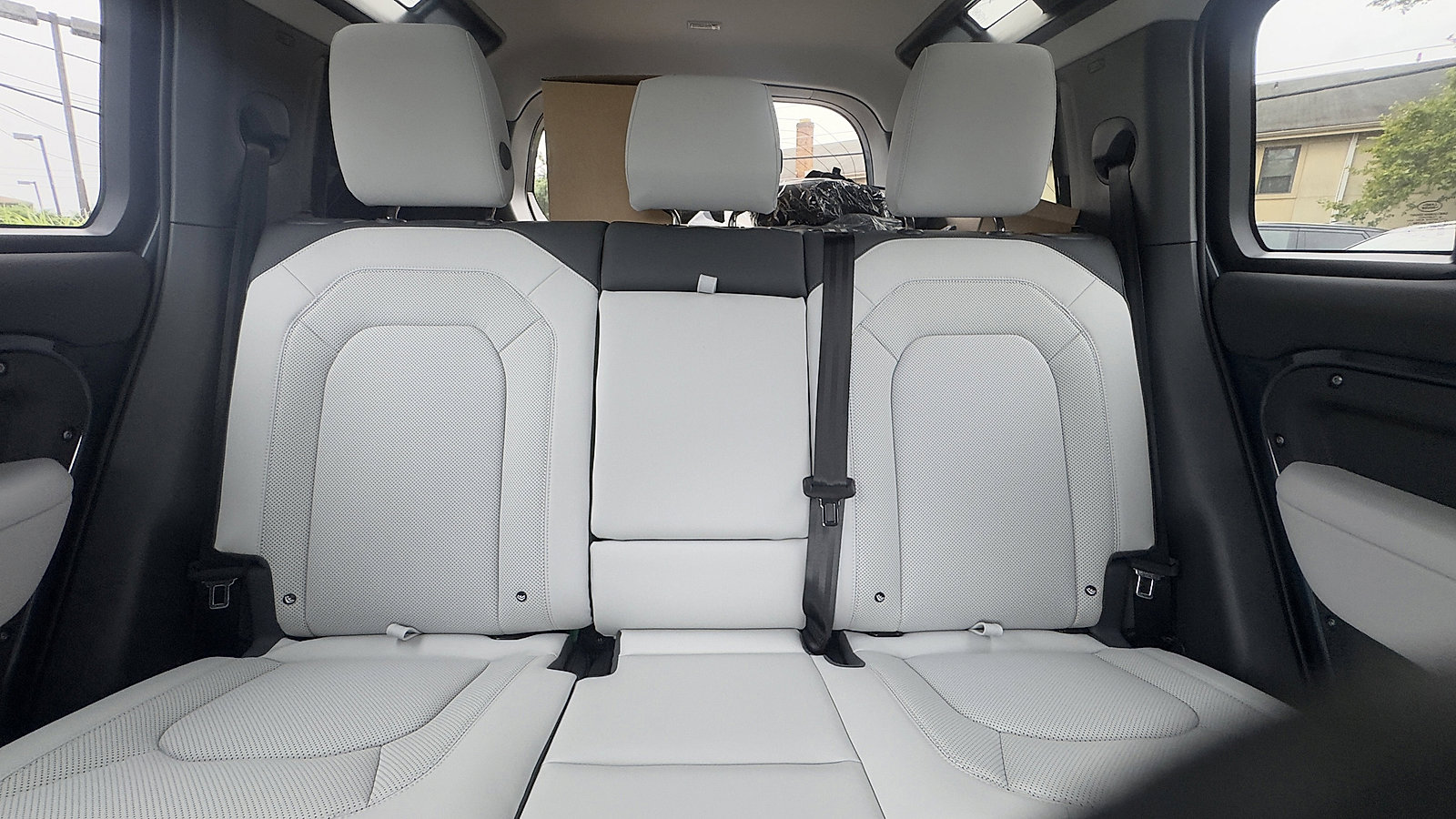 2025 Land Rover Defender 110 S photo 14