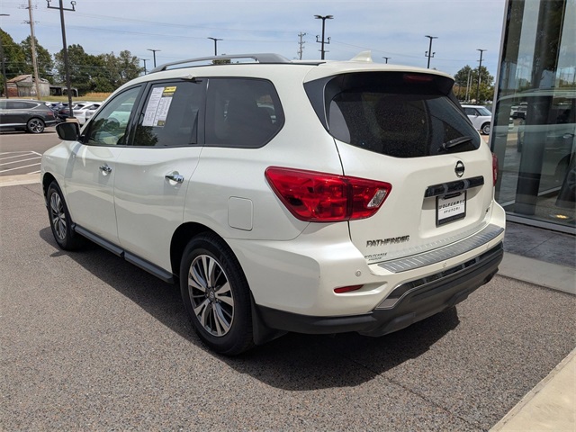2020 Nissan Pathfinder SV photo 2