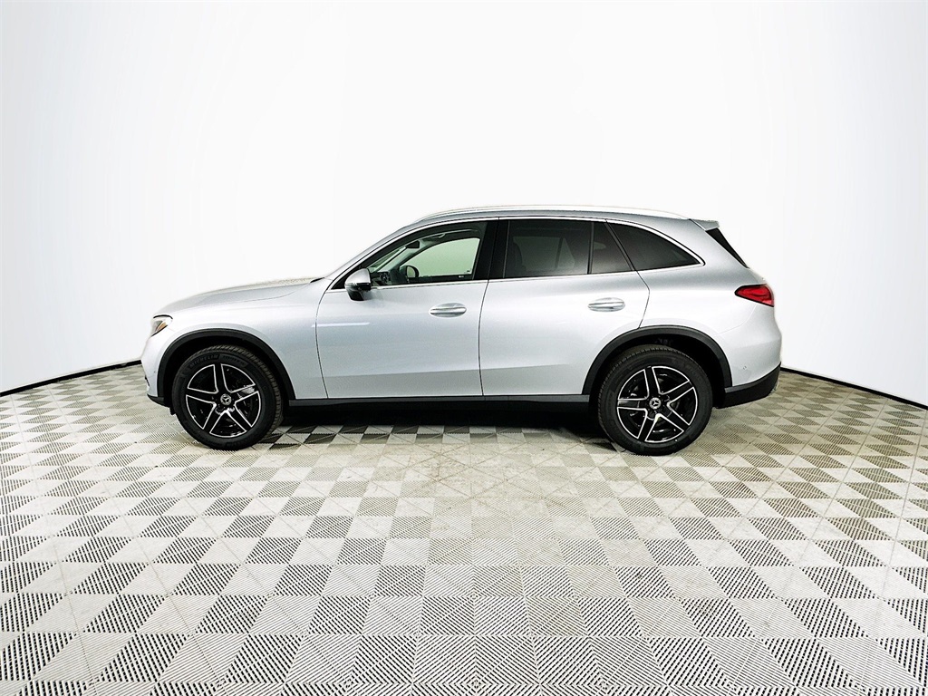 2026 Mercedes Benz GLC 300 4MATIC photo 4