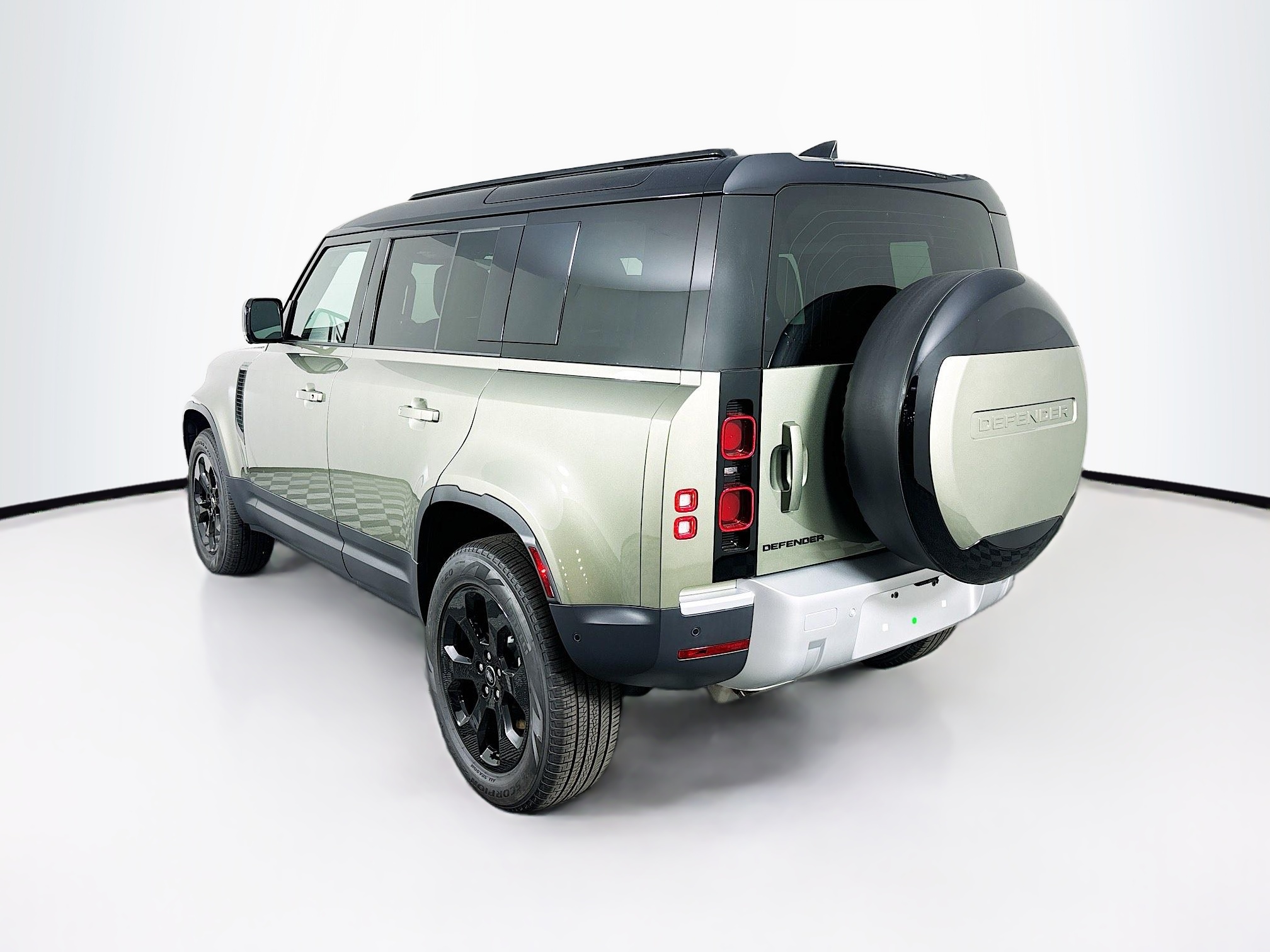 2025 Land Rover Defender 110 S photo 7