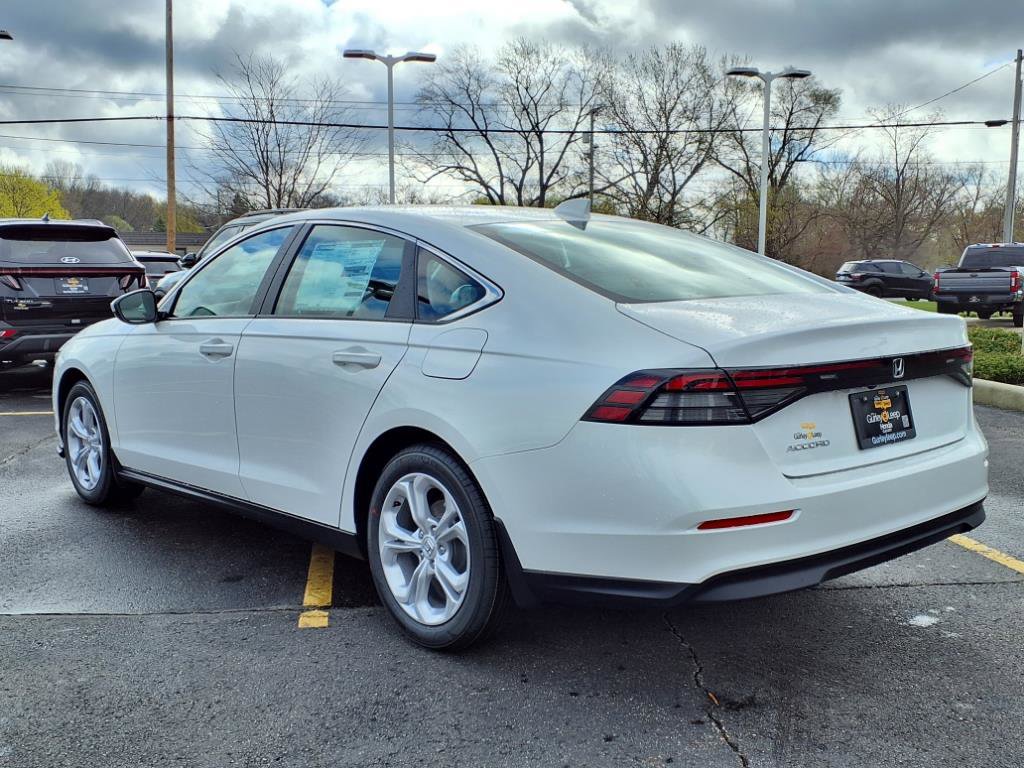 2025 Honda Accord LX photo 8