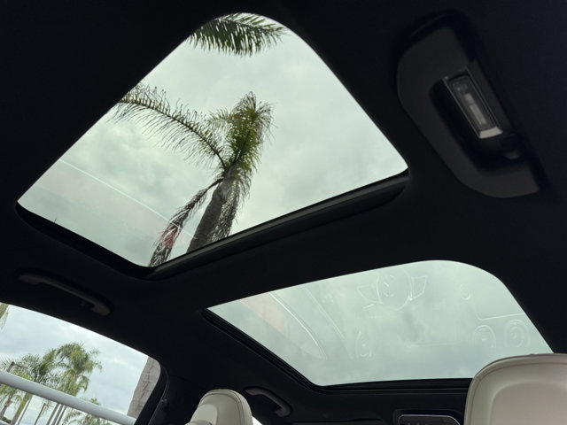 2025 Mercedes Benz C 300 photo 2