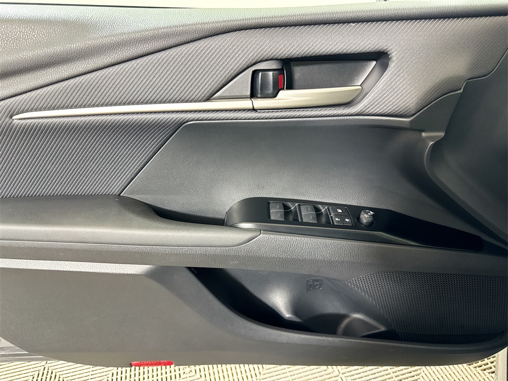 2025 Toyota Camry SE photo 23