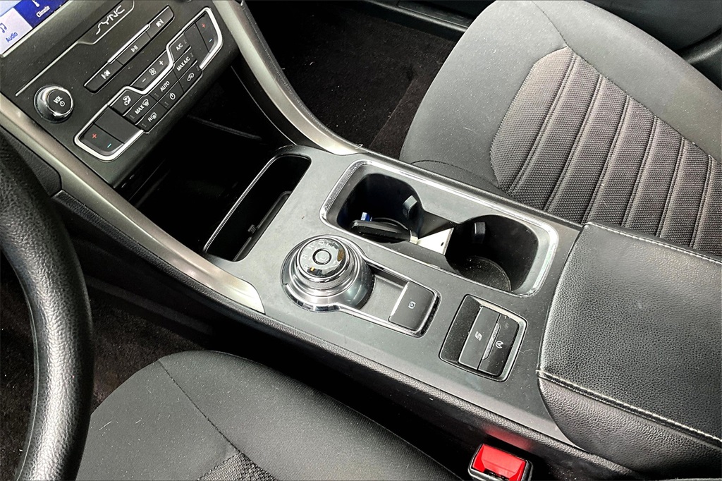 2020 Ford Fusion SE photo 20