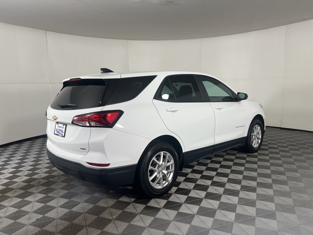 2022 Chevrolet Equinox LS photo 11