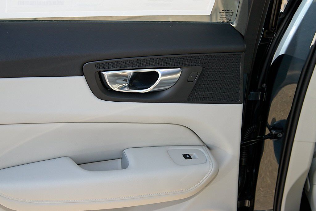 2026 VOLVO XC60 - Image 16