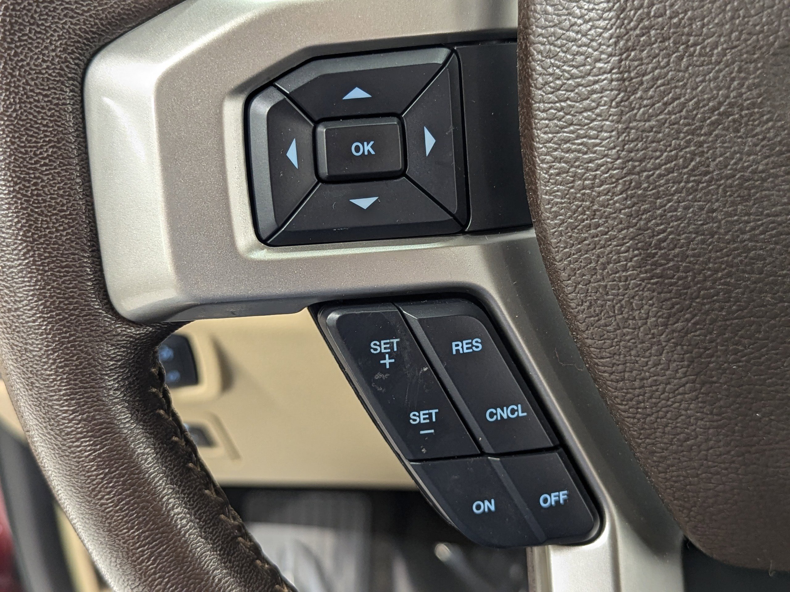 2020 Ford F-150 Lariat photo 16