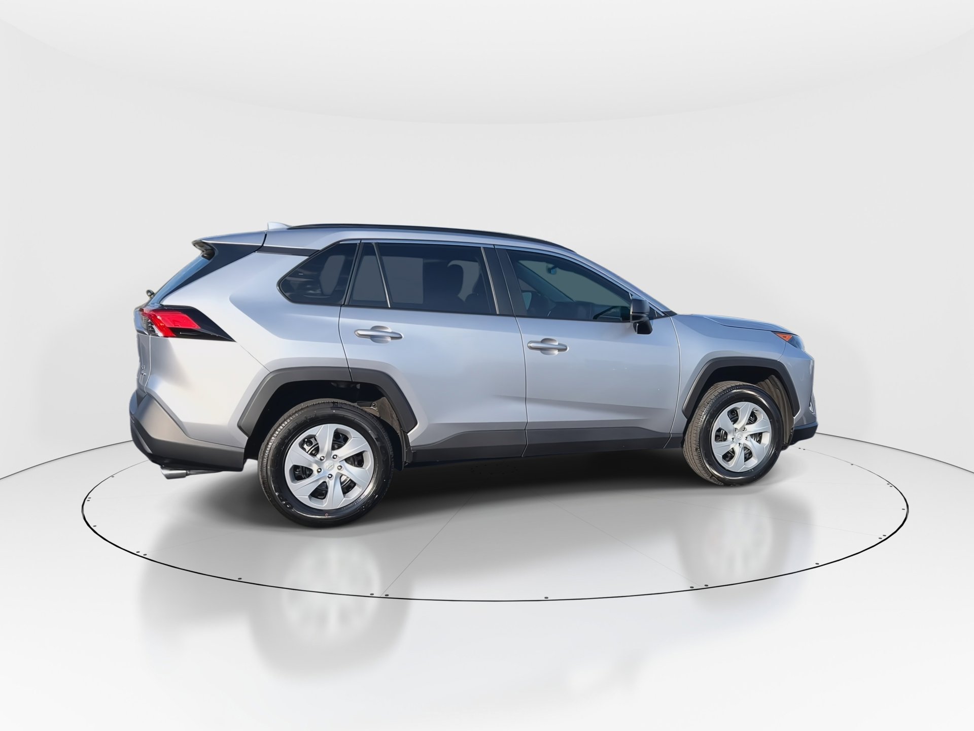 2021 Toyota RAV4 LE photo 8