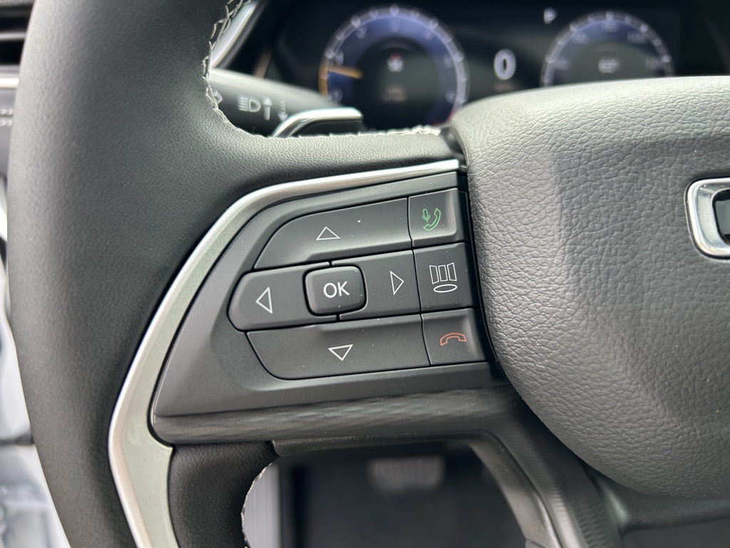 2025 Jeep Grand Cherokee Laredo X photo 13