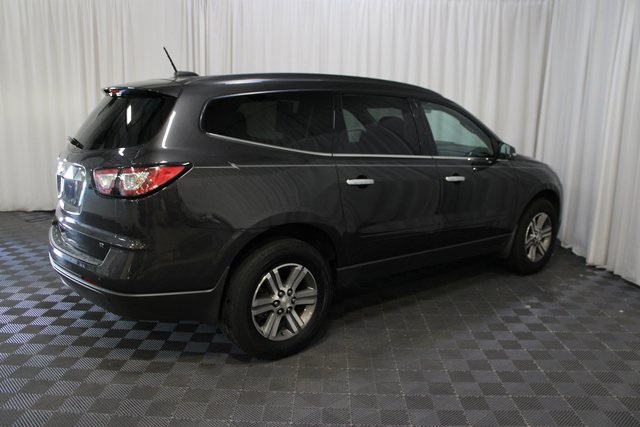 2017 Chevrolet Traverse 2LT photo 3