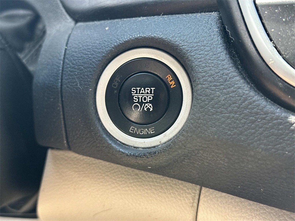 2015 Chrysler 200 LX photo 18