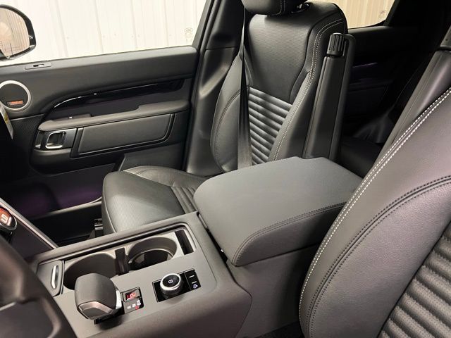 2025 Land Rover Discovery S photo 30