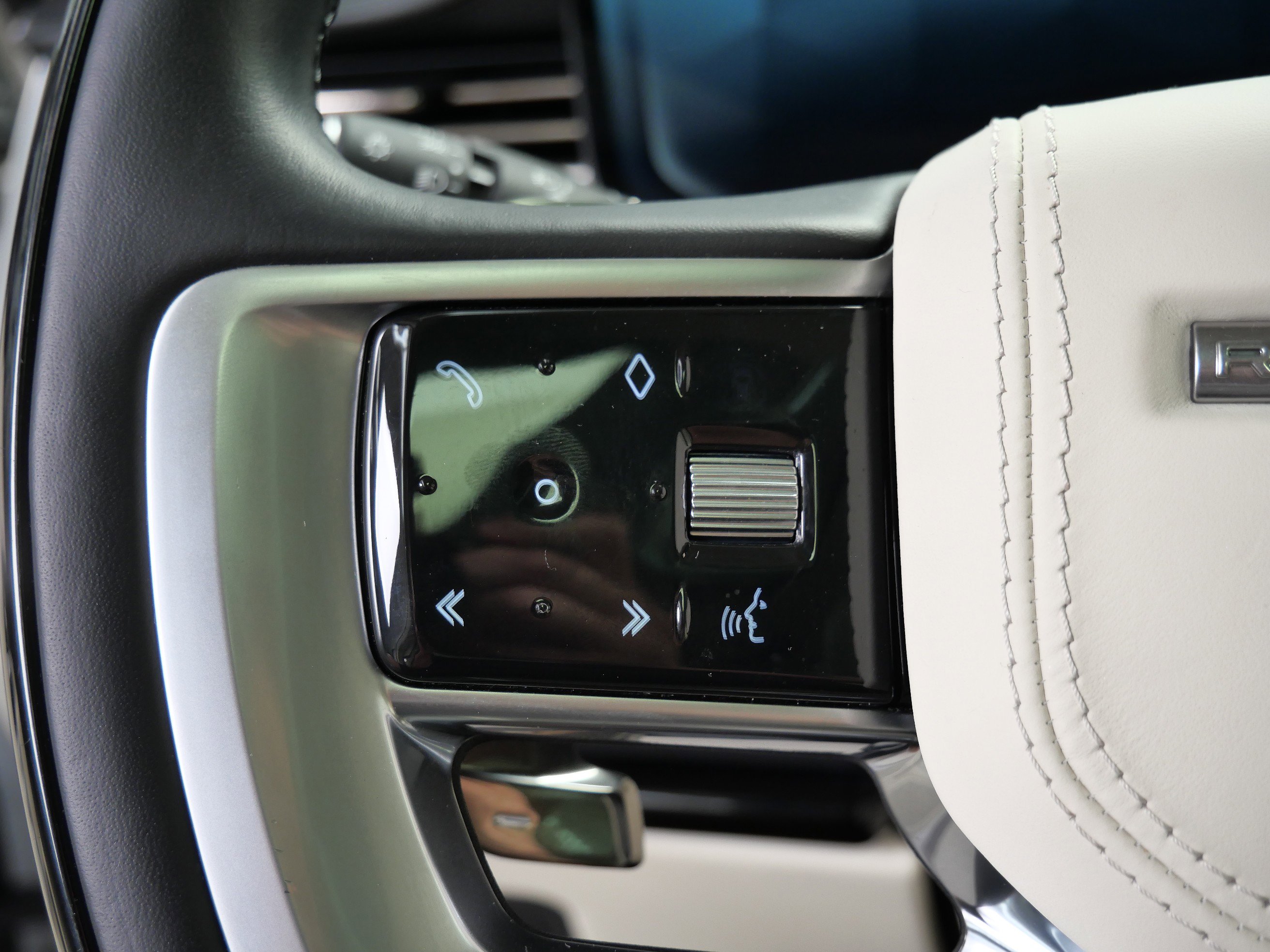 2024 Land Rover Range Rover SE photo 20