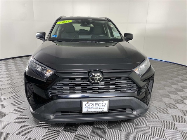 2021 Toyota RAV4 LE photo 2