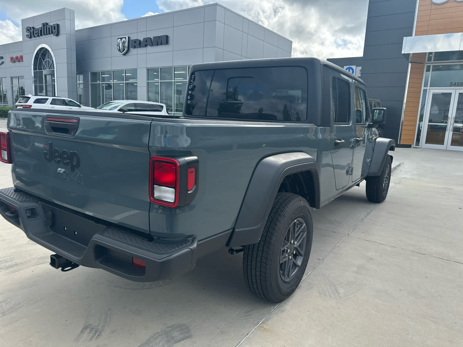 2025 Jeep Gladiator Sport S photo 4