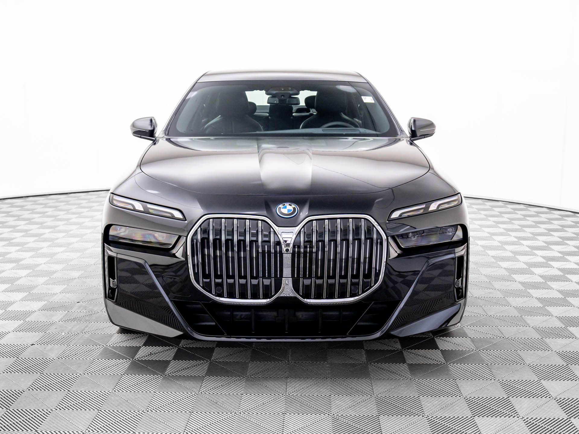 New 2025 Black Sapphire Metallic BMW 750e xDrive image 9