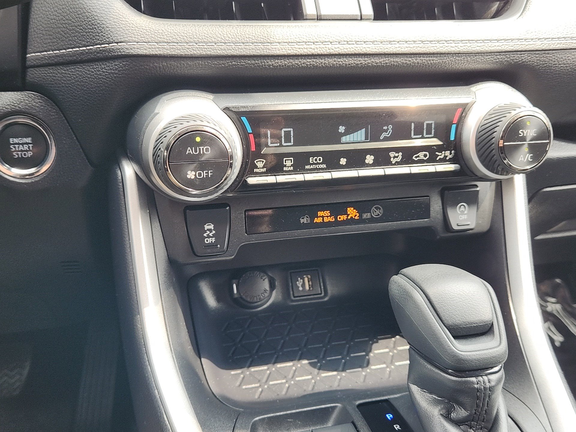2025 Toyota RAV4 XLE photo 16