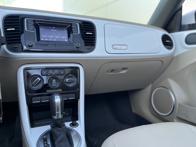 2019 Volkswagen Beetle Convertible S photo 5