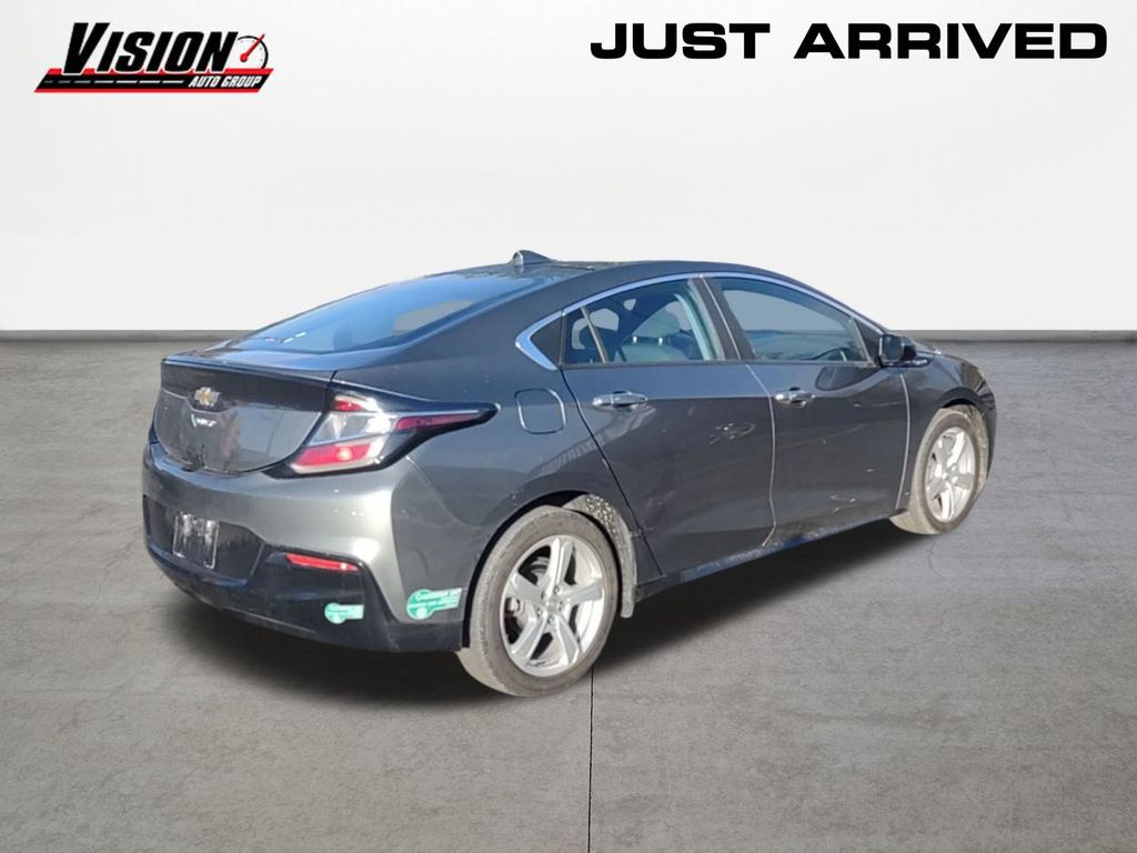 2016 Chevrolet Volt LT photo 3
