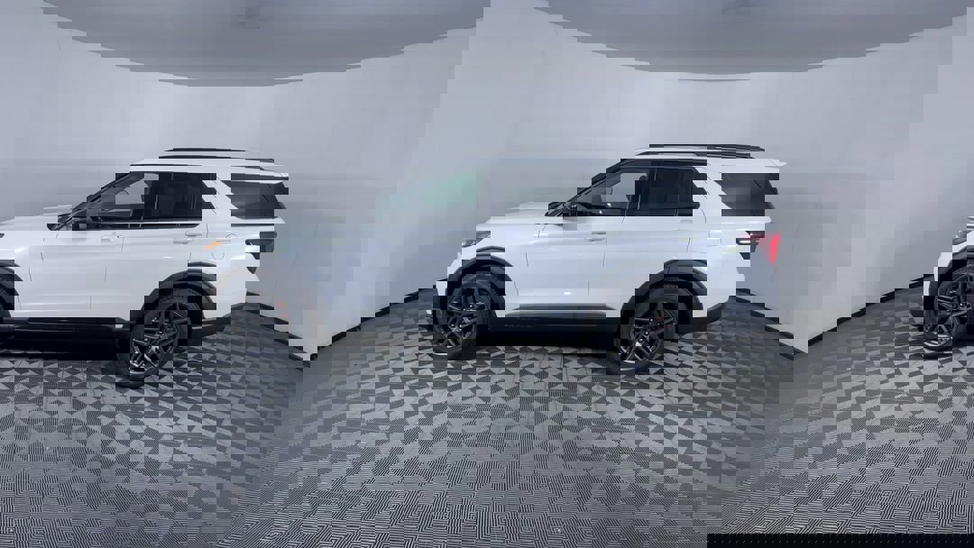 2025 Ford Explorer ST photo 4
