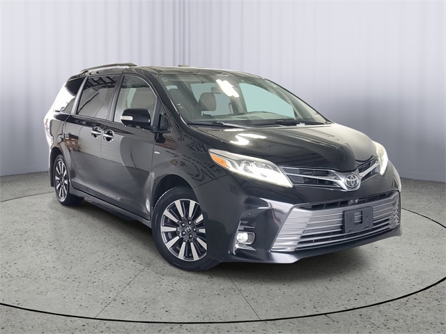 2018 Toyota Sienna XLE's photo