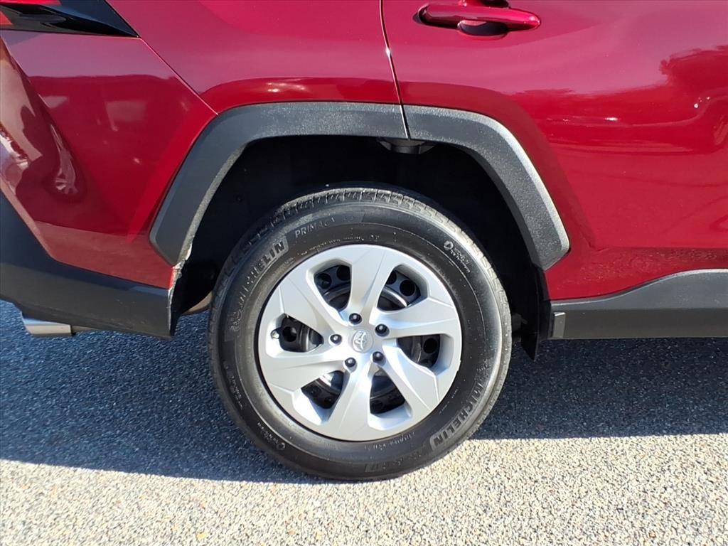 2022 Toyota RAV4 LE photo 3