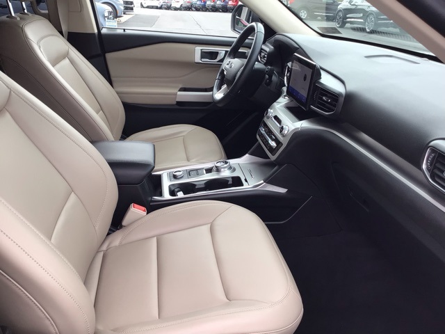 2022 Ford Explorer XLT photo 11