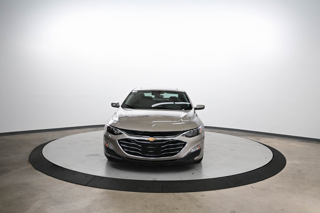2023 Chevrolet Malibu 1LT photo 2