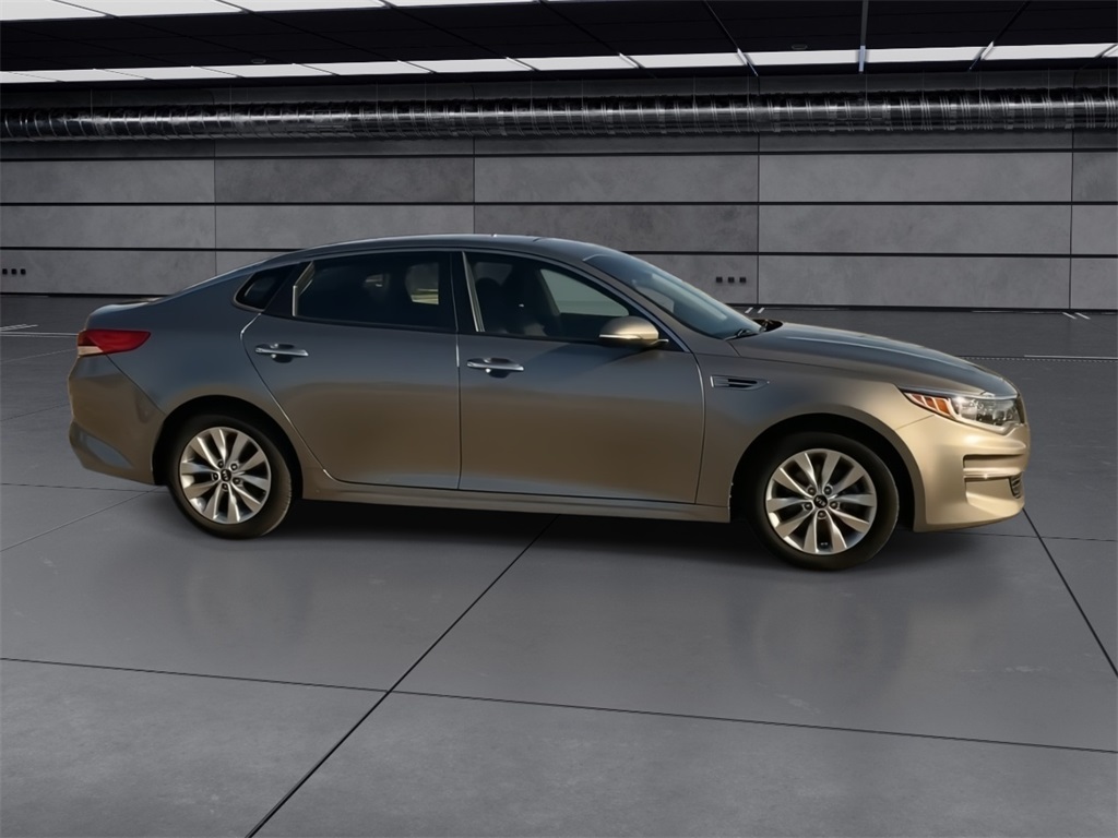 2017 Kia Optima LX photo 3