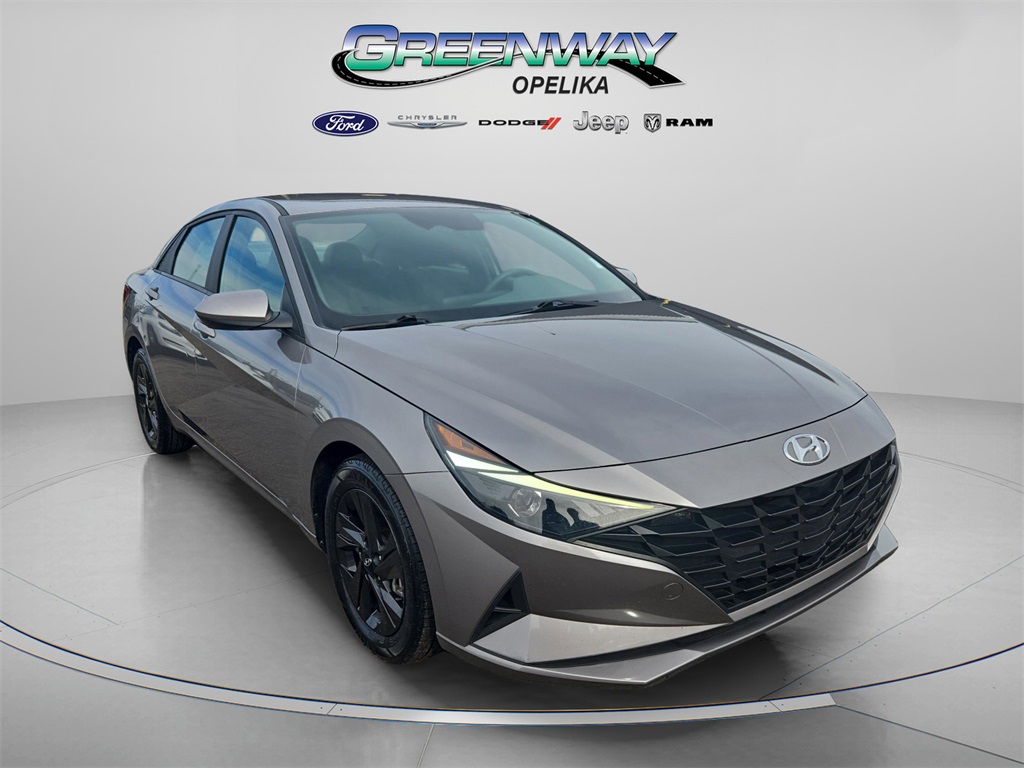 2023 Hyundai Elantra SEL's photo