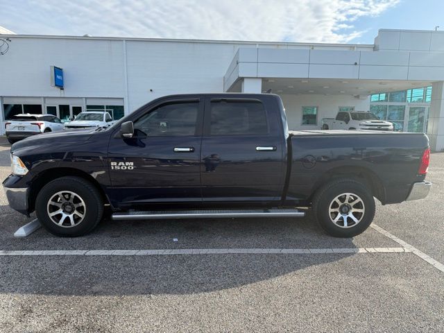 2017 Ram 1500 SLT photo 3