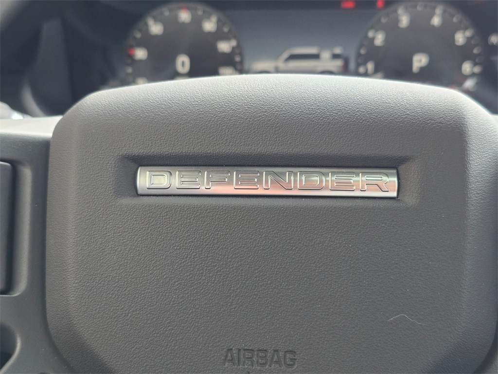 2025 Land Rover Defender 110 S photo 18