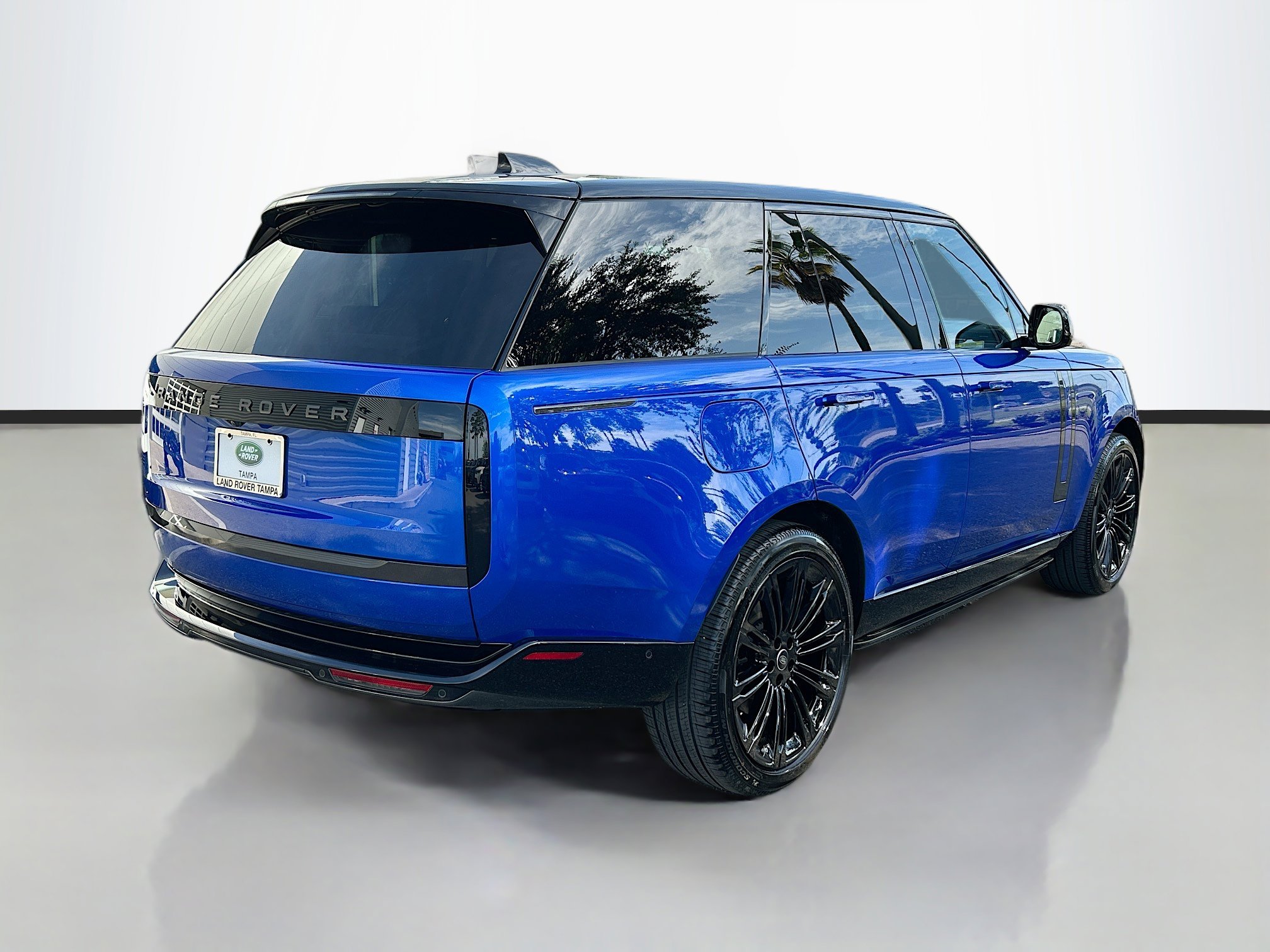 2025 Land Rover Range Rover SE photo 4