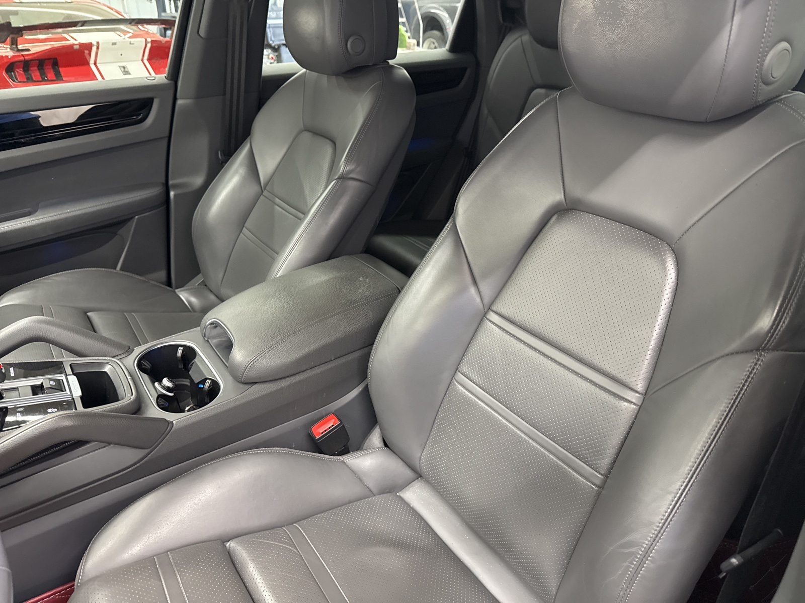 2020 Porsche Cayenne Base photo 14
