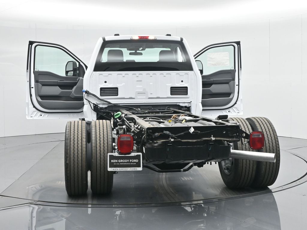 2024 Ford F-600 photo 18