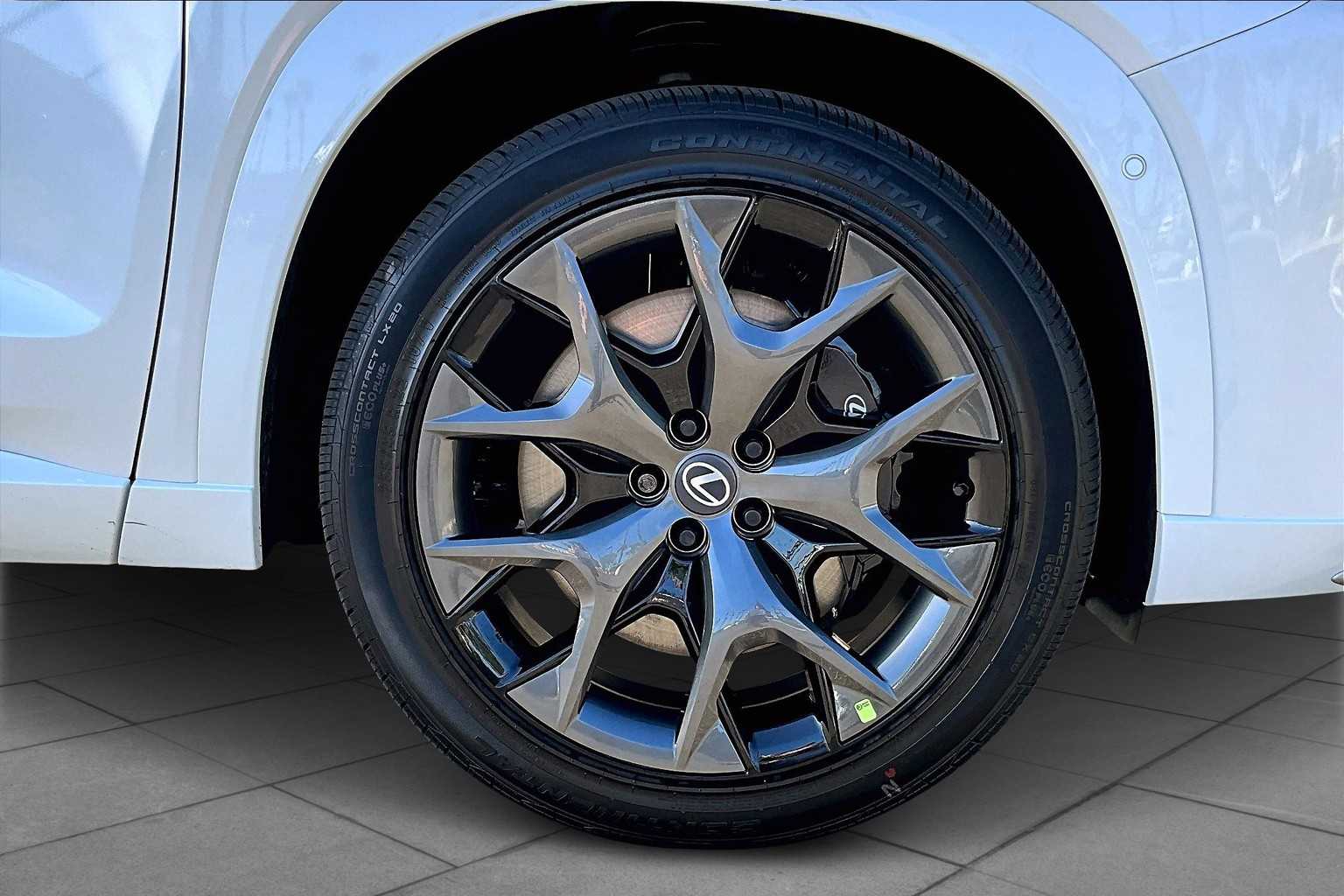 2026 Lexus TX 500h F SPORT Performance Premium photo 8