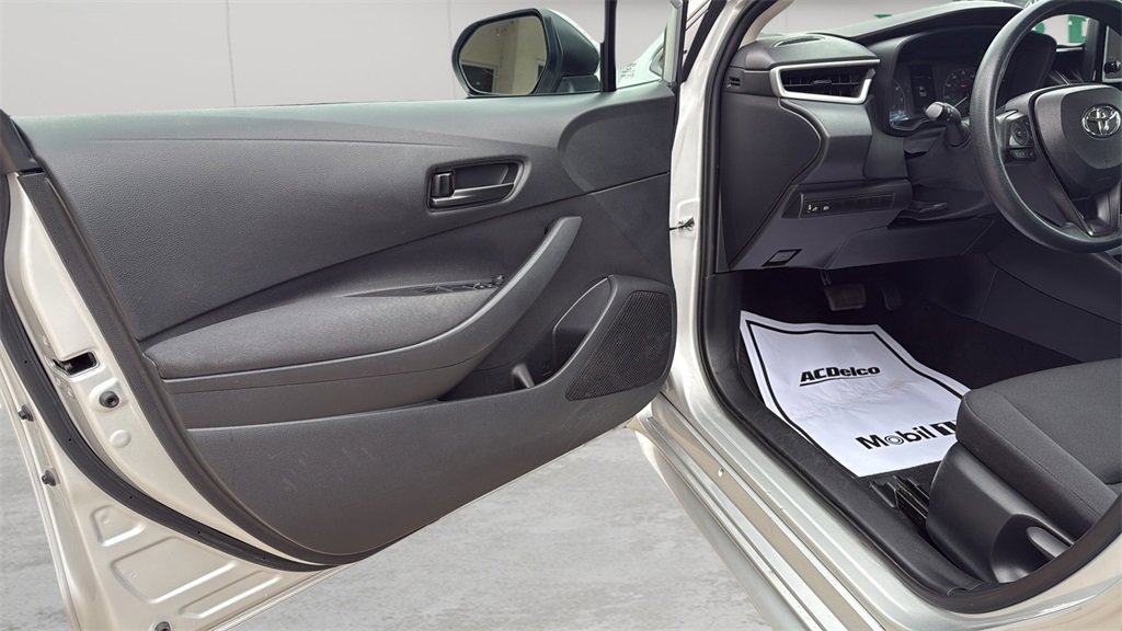 2023 Toyota Corolla LE photo 39
